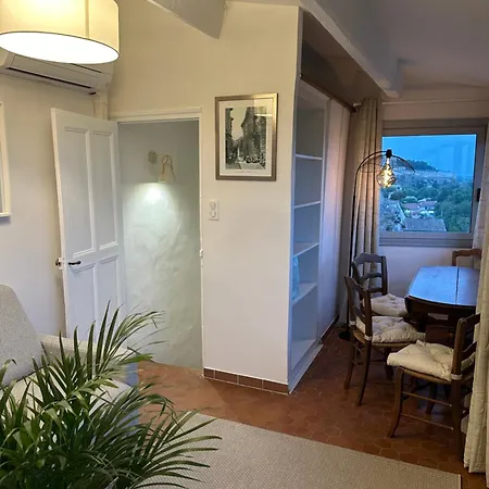 Charmante Petite Maison Avec Vue Panoramique, En Centre Historique, Proche D'avignon, Ancienne, Renovee, Climatisee, Terrasse, Parking Public Gratuit Villeneuve-lès-Avignon