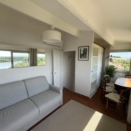 Casa vacanze Charmante Petite Maison Avec Vue Panoramique, En Centre Historique, Proche D'avignon, Ancienne, Renovee, Climatisee, Terrasse, Parking Public Gratuit