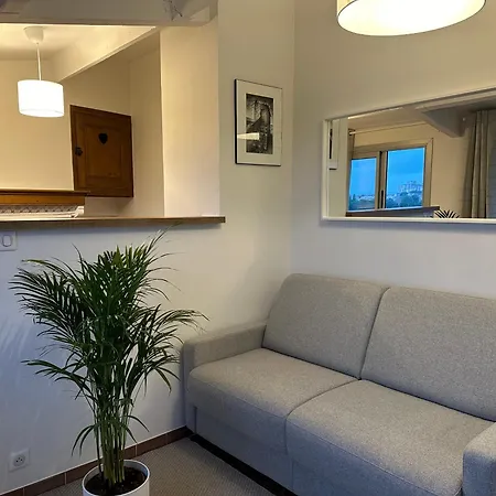Holiday home Charmante Petite Maison Avec Vue Panoramique, En Centre Historique, Proche D'avignon, Ancienne, Renovee, Climatisee, Terrasse, Parking Public Gratuit *