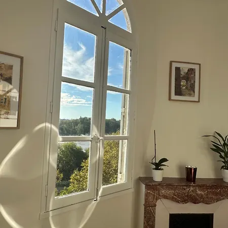 Charmante Petite Maison Avec Vue Panoramique, En Centre Historique, Proche D'avignon, Ancienne, Renovee, Climatisee, Terrasse, Parking Public Gratuit * Villeneuve-les-Avignon