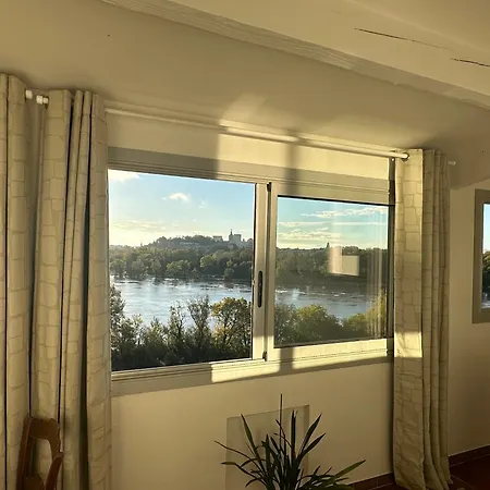 Charmante Petite Maison Avec Vue Panoramique, En Centre Historique, Proche D'avignon, Ancienne, Renovee, Climatisee, Terrasse, Parking Public Gratuit