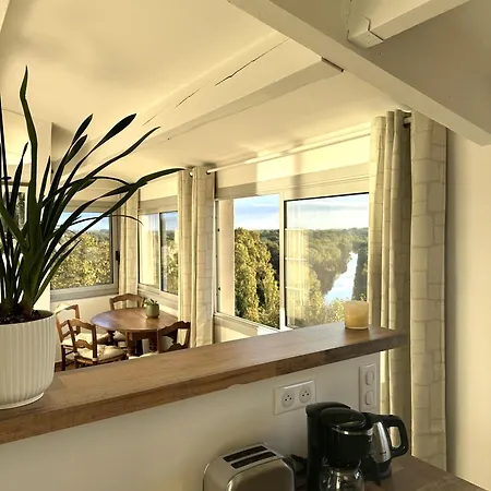 Charmante Petite Maison Avec Vue Panoramique, En Centre Historique, Proche D'avignon, Ancienne, Renovee, Climatisee, Terrasse, Parking Public Gratuit Holiday home