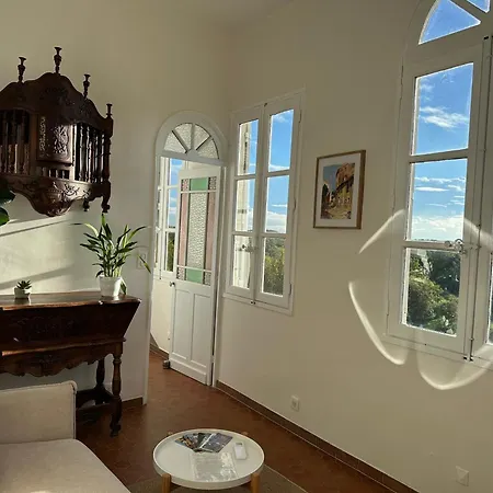 Charmante Petite Maison Avec Vue Panoramique, En Centre Historique, Proche D'avignon, Ancienne, Renovee, Climatisee, Terrasse, Parking Public Gratuit * Villeneuve-les-Avignon